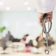 Comprendre et accompagner les établissements de santé et médico-sociaux dans leur environnement